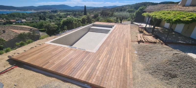 Pose d'une terrasse en bois exotique Padouk dans une villa à Hyères Var