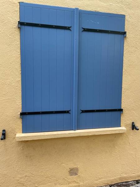 Installation volet battant en bois pour maison à Brignoles Var